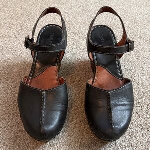 Black leather wedge ankle heels Ten Points Size 39
